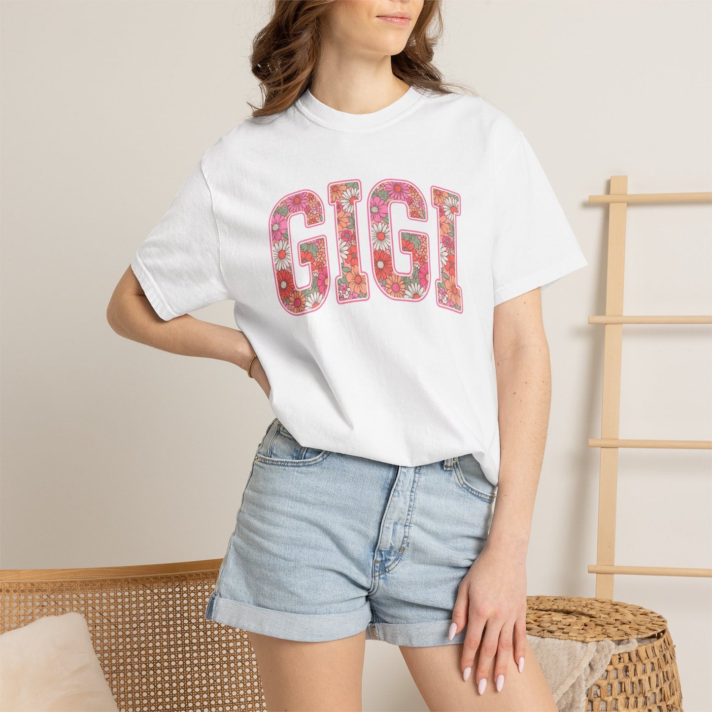 GIGI floral varsity letters T-Shirt | pink daisy name tee