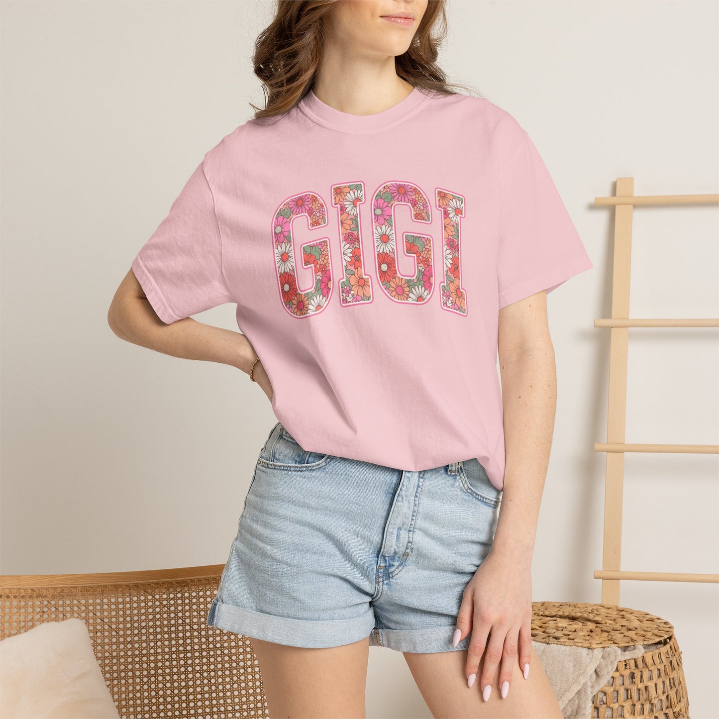 GIGI floral varsity letters T-Shirt | pink daisy name tee